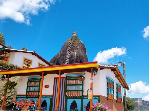 PUEBLO DE ZÓCALOS